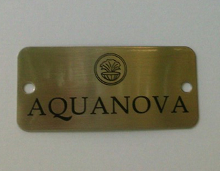 Logo mạc kim loại AQUANOVA