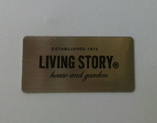 Logo mạc kim loại LIVING STORY